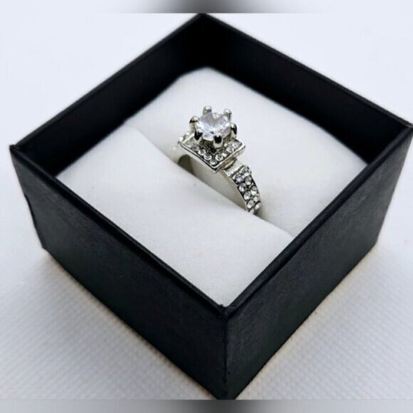 Eiffel Tower 4 Claw Zirconia Silver Tone Anniversary/ Engagement Ring - Picture 3 of 10